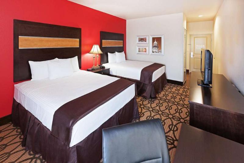 La Quinta By Wyndham Pearsall Eksteriør billede